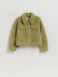 Teddy striukė su apykakle