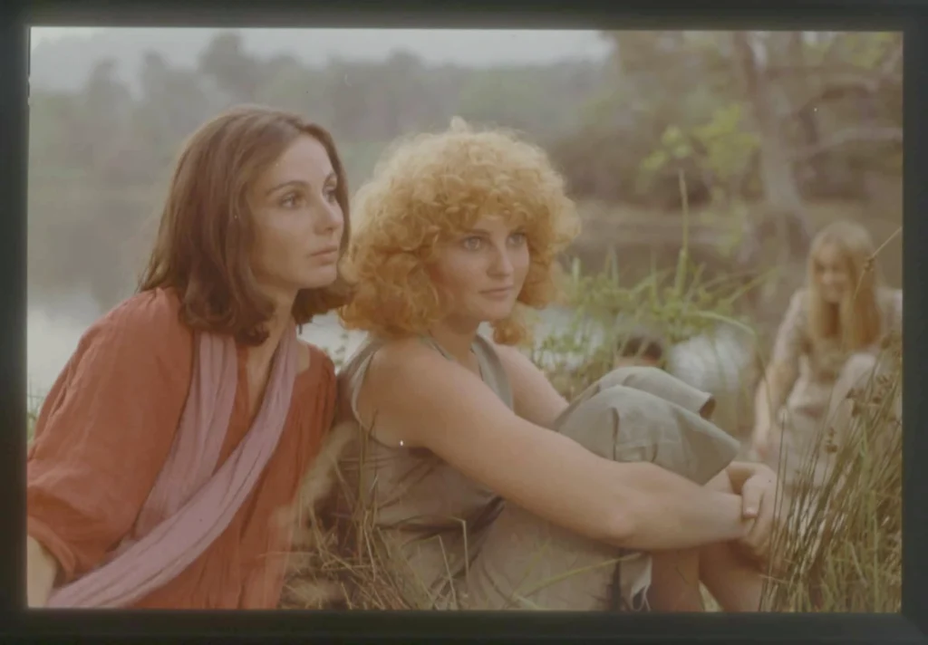 Kadras iš filmo „L‘Une chante l‘autre pas“