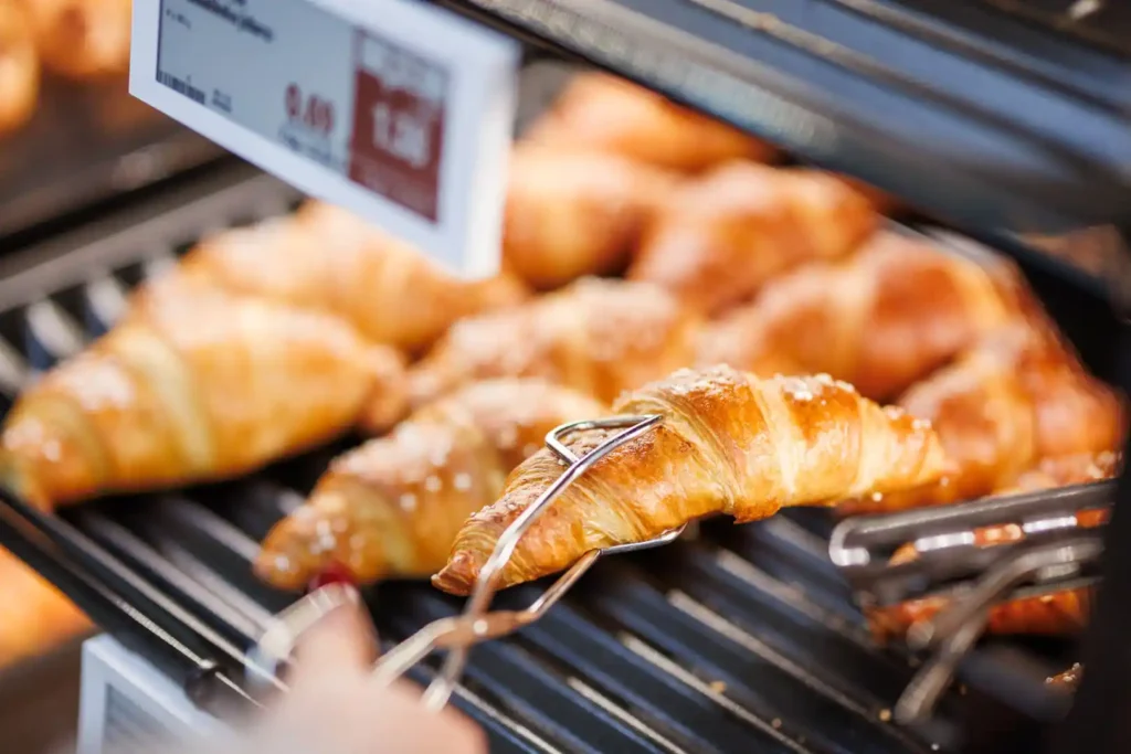 LIDL nuotr. / „Lidl“ kepiniai dienos pabaigoje – 50 proc. pigiau.