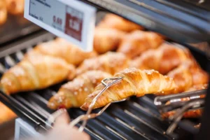 LIDL nuotr. / „Lidl“ kepiniai dienos pabaigoje – 50 proc. pigiau.