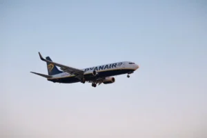 „Ryanair“ žaibiškas išpardavimas – skrydžiai iš Lietuvos miestų prasideda nuo 14,99 €.